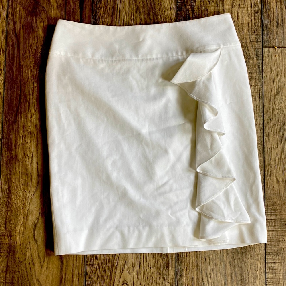 Fully Lined White House/Black Market White Skirt- size 6